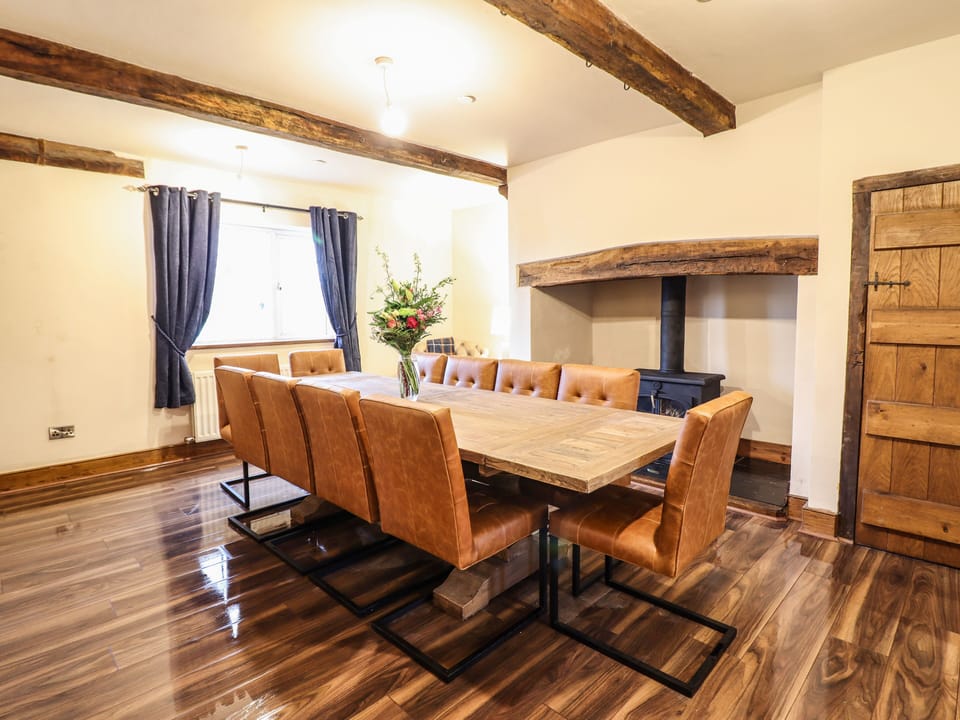 Cottage | Private kitchen | Fridge, microwave, electric kettle, toaster