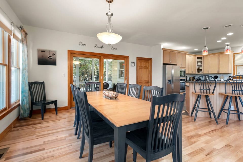 CC051: Good Vibrations | Bottom Level Dining Area