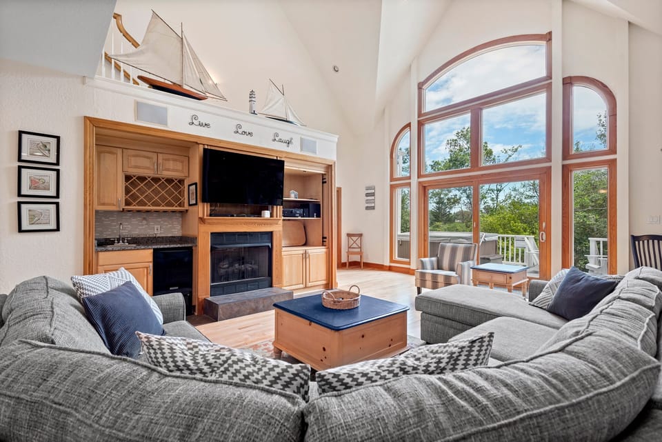CC051: Good Vibrations | Bottom Level Living Area - Fireplace Not Available For Guest Use