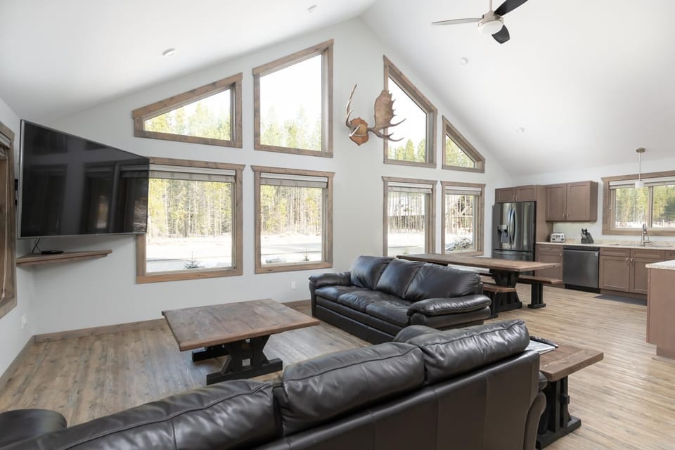 Antler Ridge Cabin Rental - Pet Friendly! (1346)