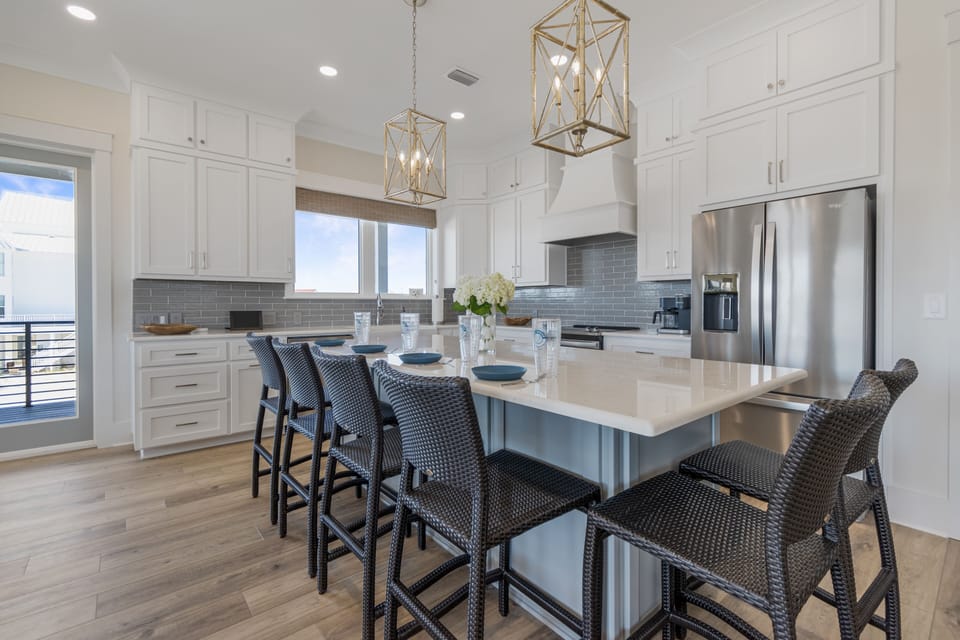 Hi end kitchen with breakfast bar
