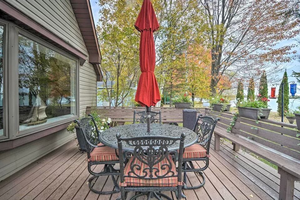 Lakeside Deck2