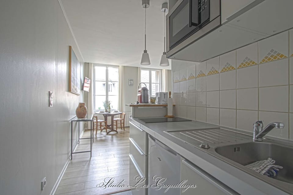 Studio Les Coquillages - Kitchen (Induction stove, Microwave oven, Fridge, Sink, Storage, Toaster, Nespresso, Kettle &amp; Tea pot, Plates, Bowls, cups, Glasses, Cuttlery, Pots &amp; Pans, various utensils)