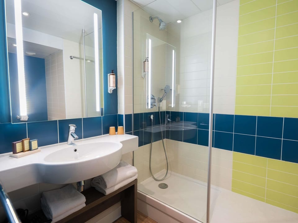 Privilege, Superior Room, 1 Double Bed | Premium bedding, minibar, in-room safe, desk