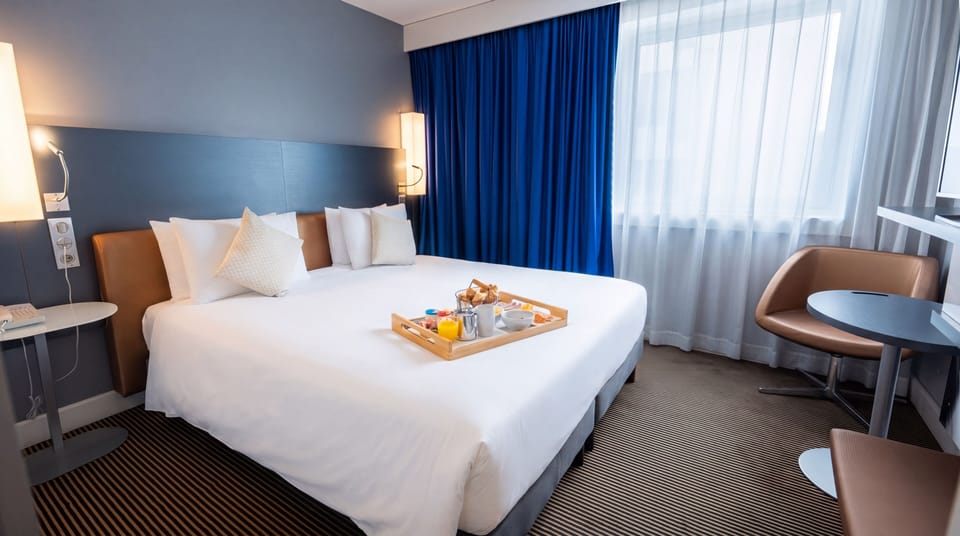 Classic Room, 1 Double Bed | Premium bedding, minibar, in-room safe, desk