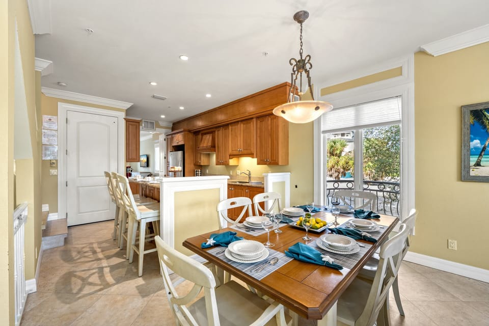 From morning coffee to evening dinners, this stylish kitchen and dining space bring everyone together.