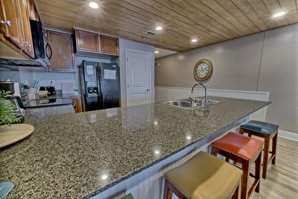 Kitchen Counter With Bar Stools
