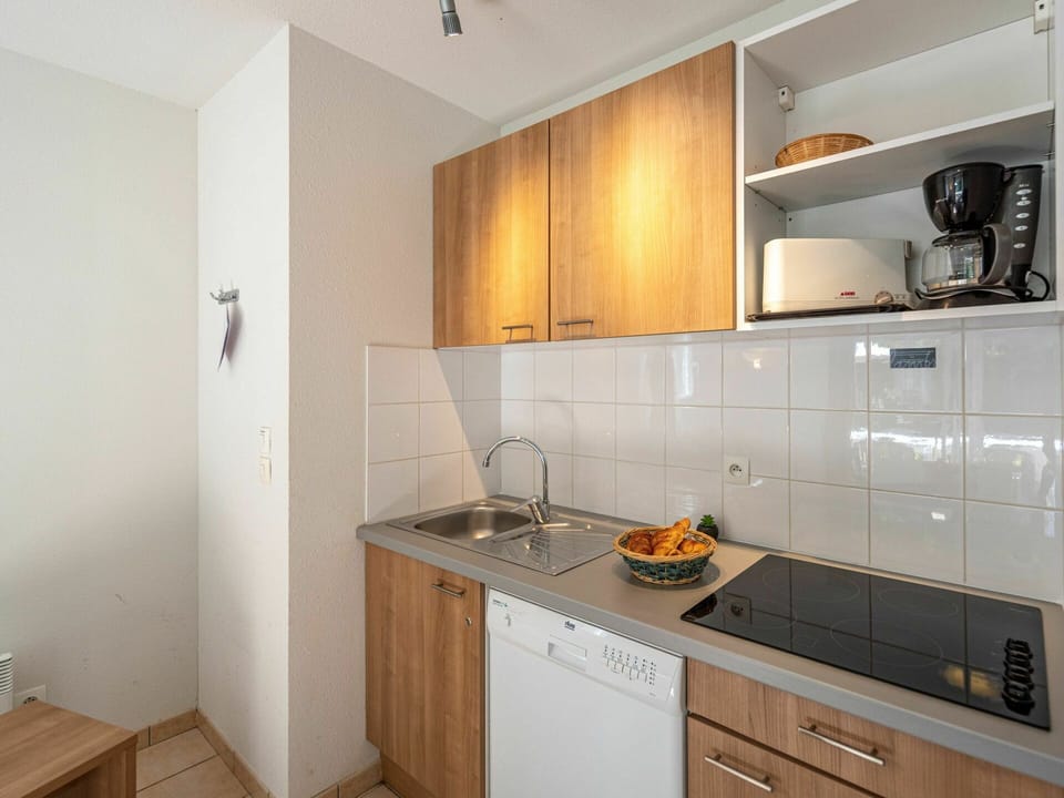 Cabinetry, Countertop, Furniture, Kitchen Stove, Kitchen, Wood, Building, Drawer, Lighting, Kitchen Appliance