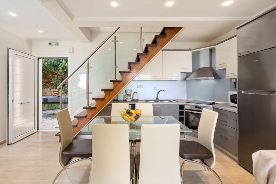 The kitchen and dining area