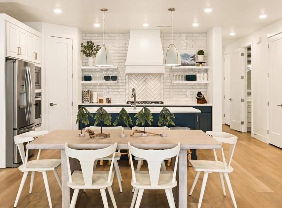 Townhome, 4 Bedrooms | Private kitchen | Fridge, oven, coffee/tea maker, electric kettle