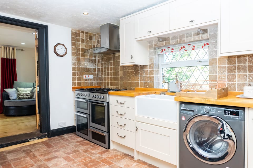 Comfort Cottage, Multiple Beds, Hot Tub | Private kitchen | Full-size fridge, microwave, oven, stovetop