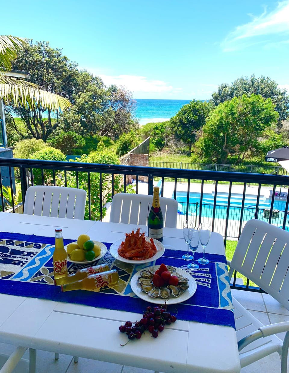 6 seater outdoor dinning area overlooking the beach and ocean.