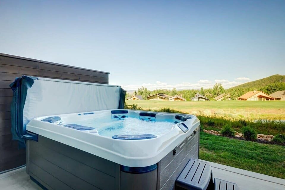 Private Hot Tub overlooking the golf course