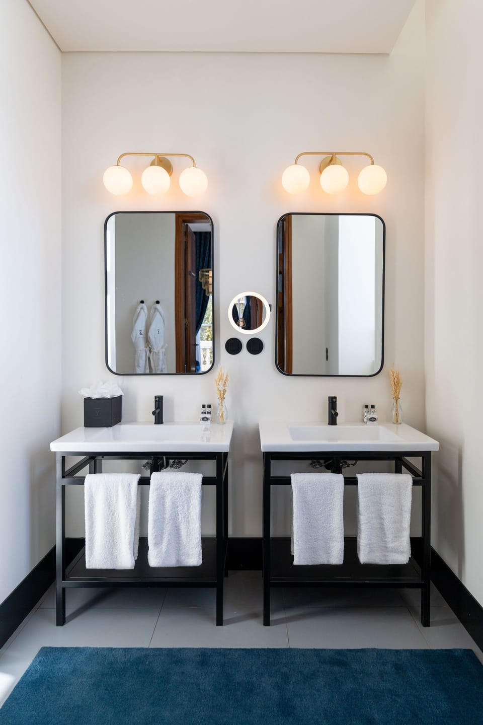 Master Suite, River View | Bathroom | Shower, free toiletries, hair dryer, bathrobes