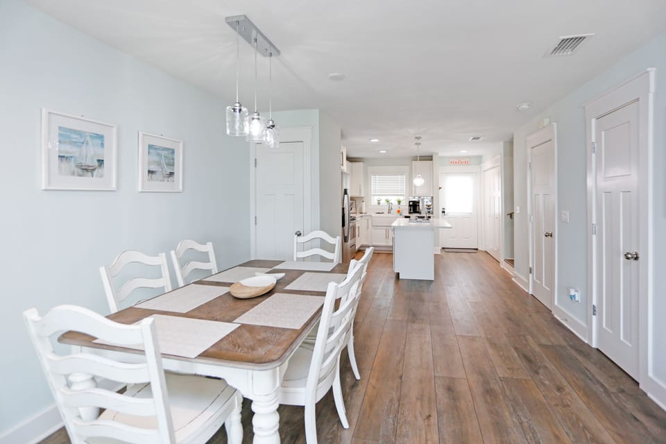 Dining Area & Kitchen
