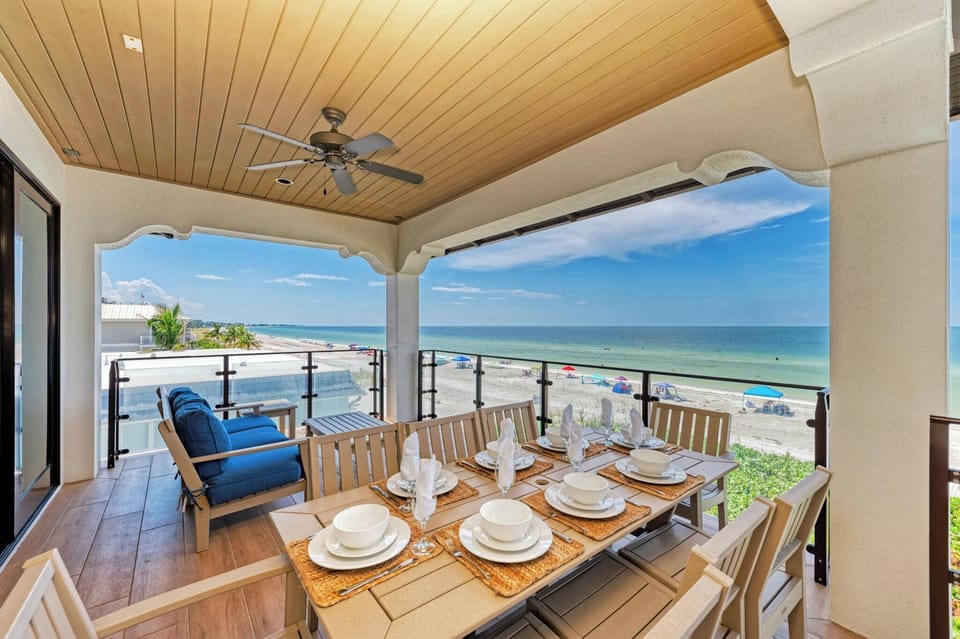 Buena Vista 4 Covered Balcony Dining Table