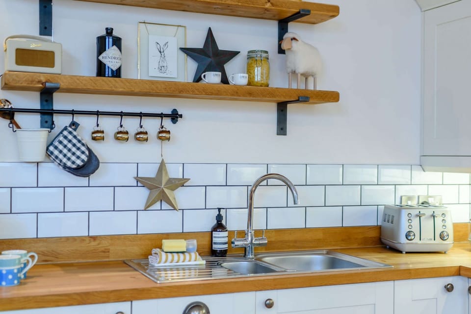 Church Mews Kitchen Area - StayCotswold