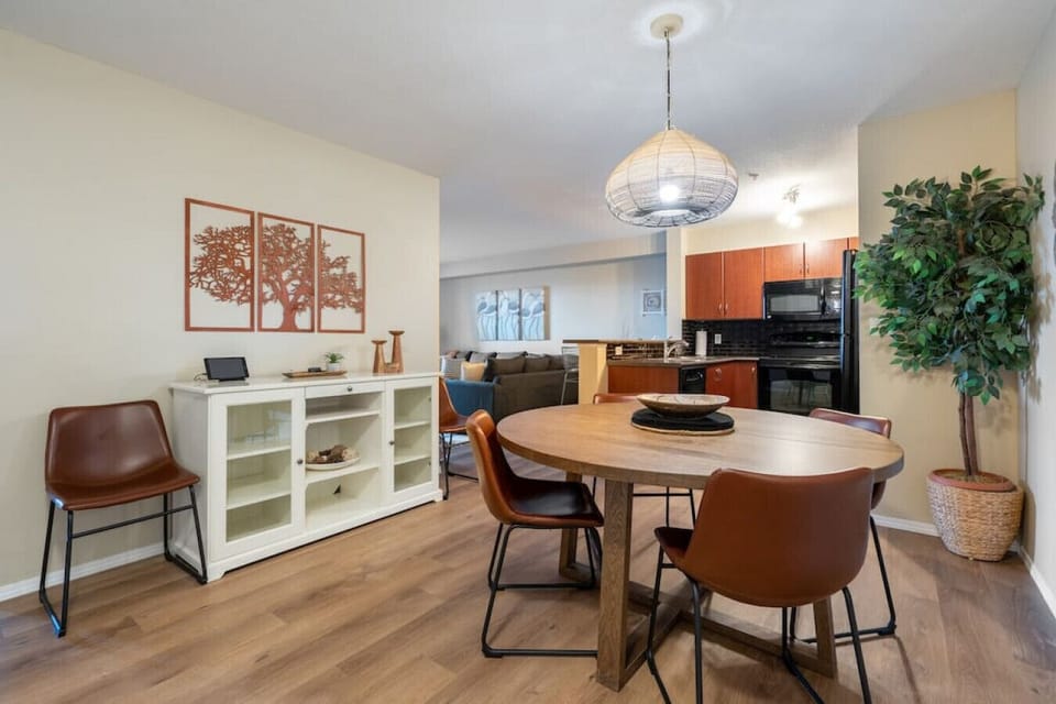 Dining area with seating for 4 at the table, and 2 at the kitchen island.