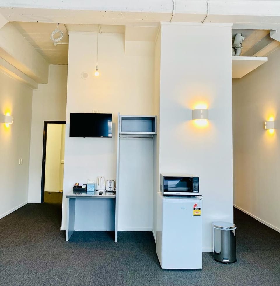 Classic Double or Twin Room, Multiple Beds, Non Smoking | Desk, soundproofing, free WiFi, bed sheets