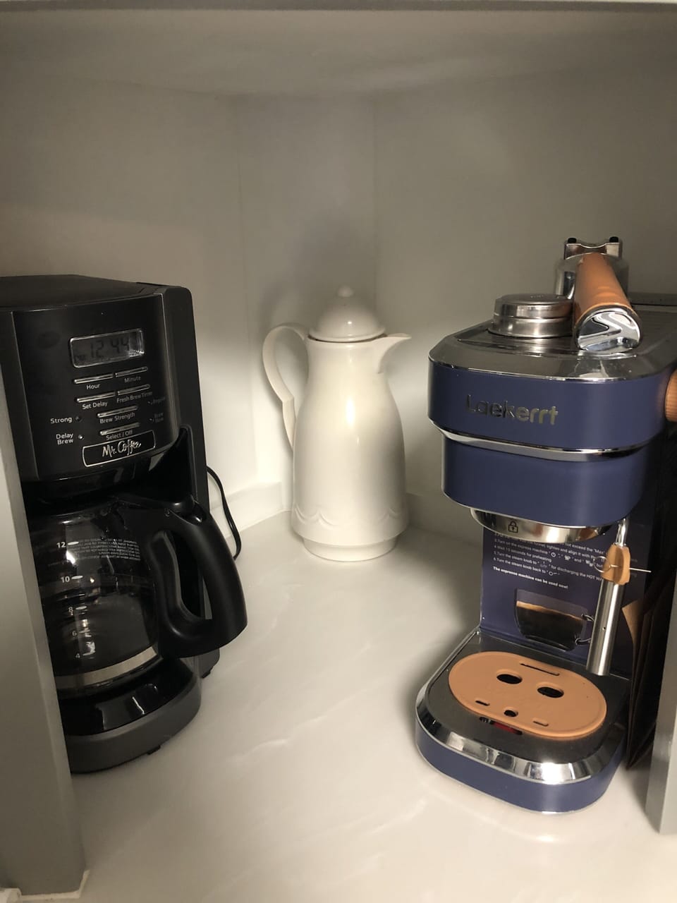 Expresso  machine and CuisenArt coffee maker