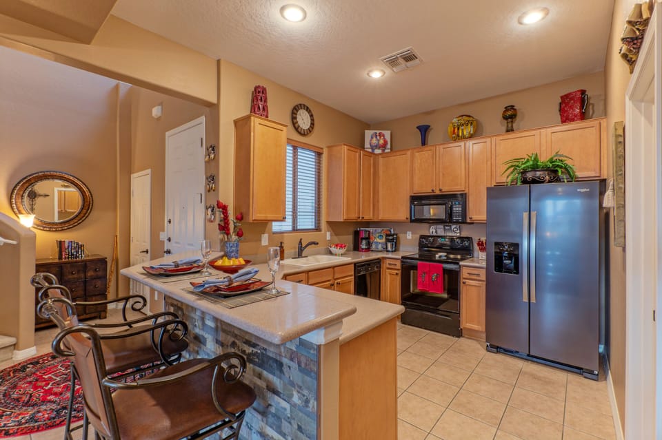 Counter seating is ideal for morning coffee, evening nightcaps or quick meals.