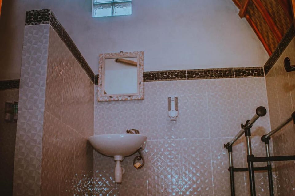 Deluxe Cottage, 1 Double Bed, Garden View | 1 bedroom, desk, free WiFi, bed sheets