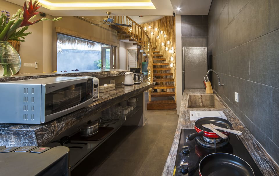 Luxury Villa, 3 Bedrooms | Private kitchen | Microwave, stovetop, electric kettle, toaster