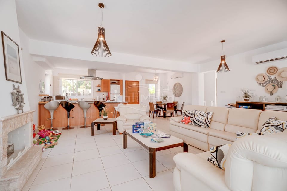 Hanna Living Room (1)