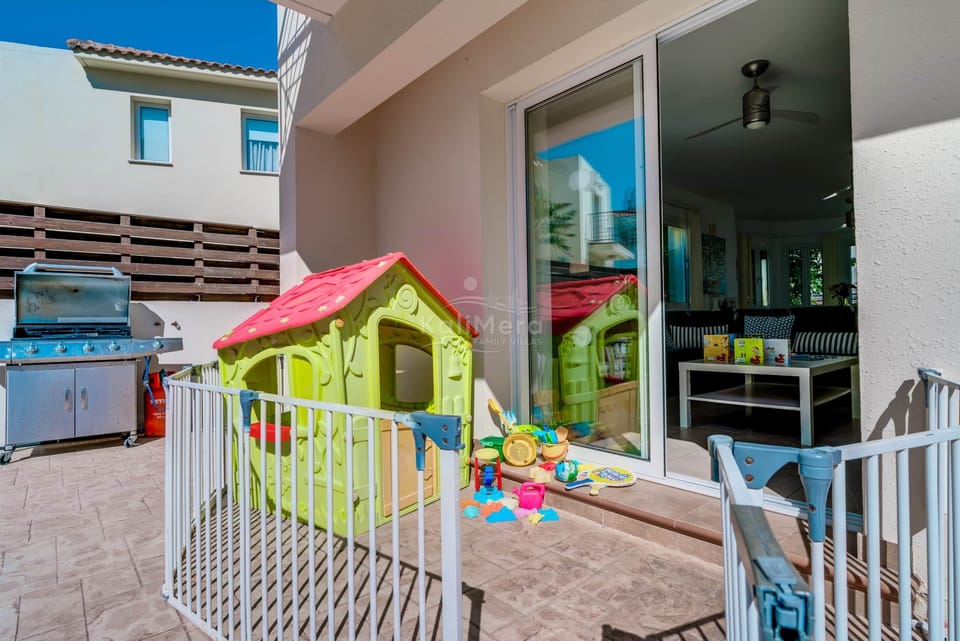 Emily playhouse fencing