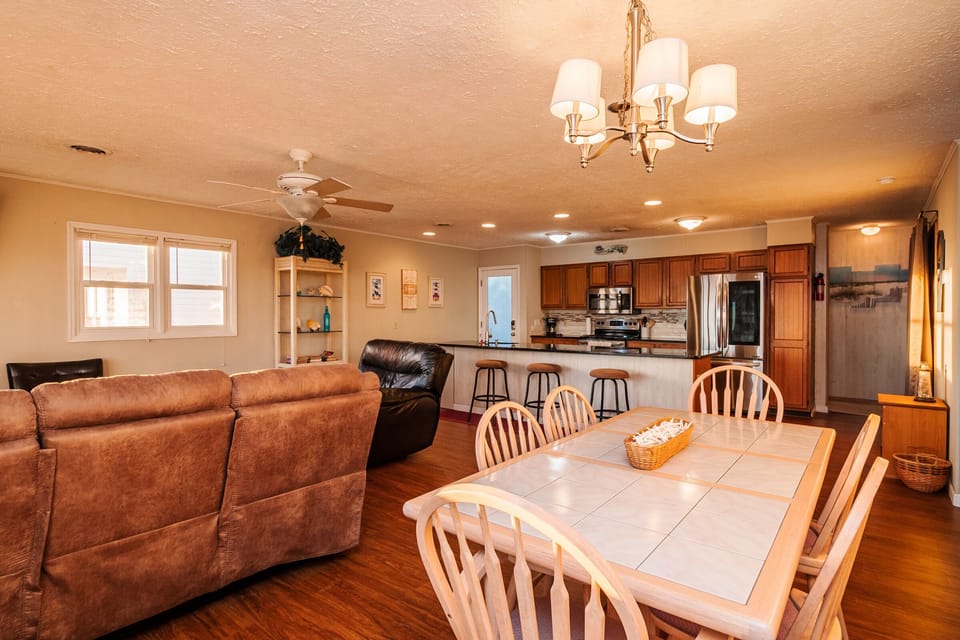 Dining Area - South