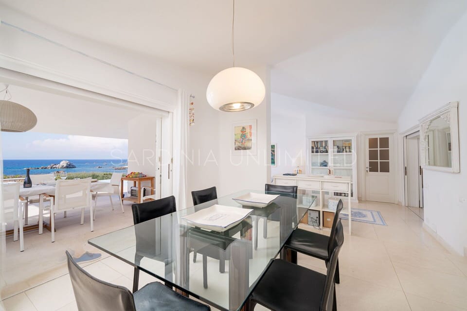 Villa for rent in Portobello di Gallura with sea view dining room