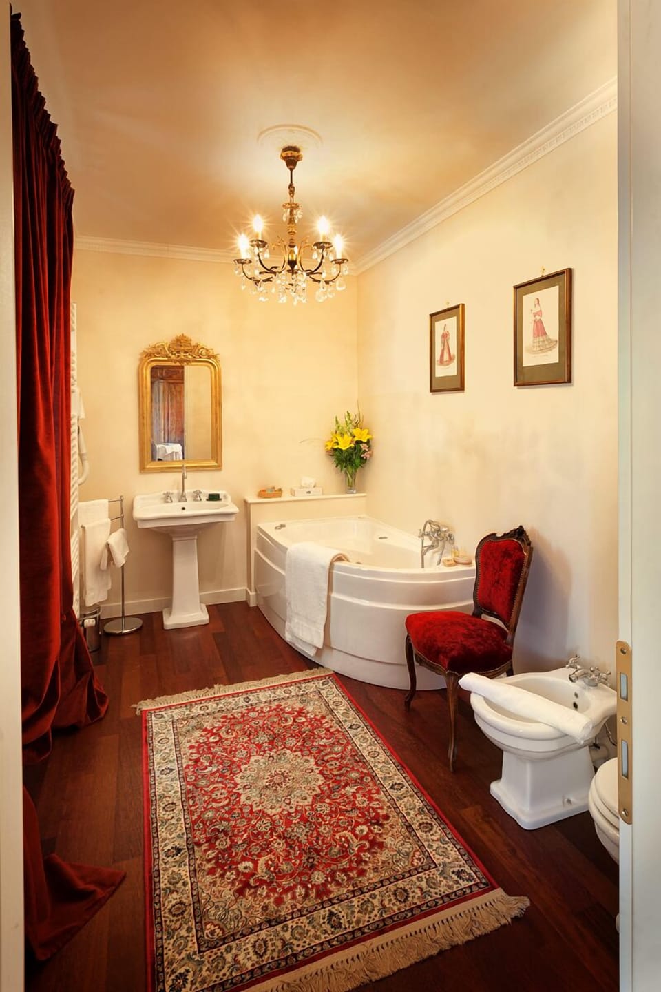 Superior Double Room | Bathroom | Designer toiletries, hair dryer, bidet, towels