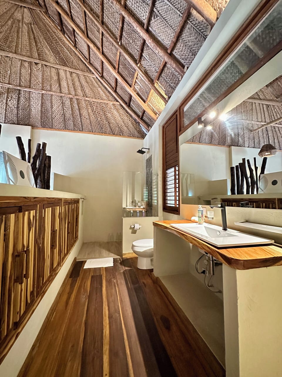 Deluxe Villa | Bathroom | Shower, towels