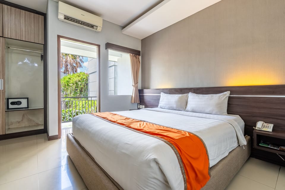 Deluxe Room | Minibar, in-room safe, individually furnished, desk
