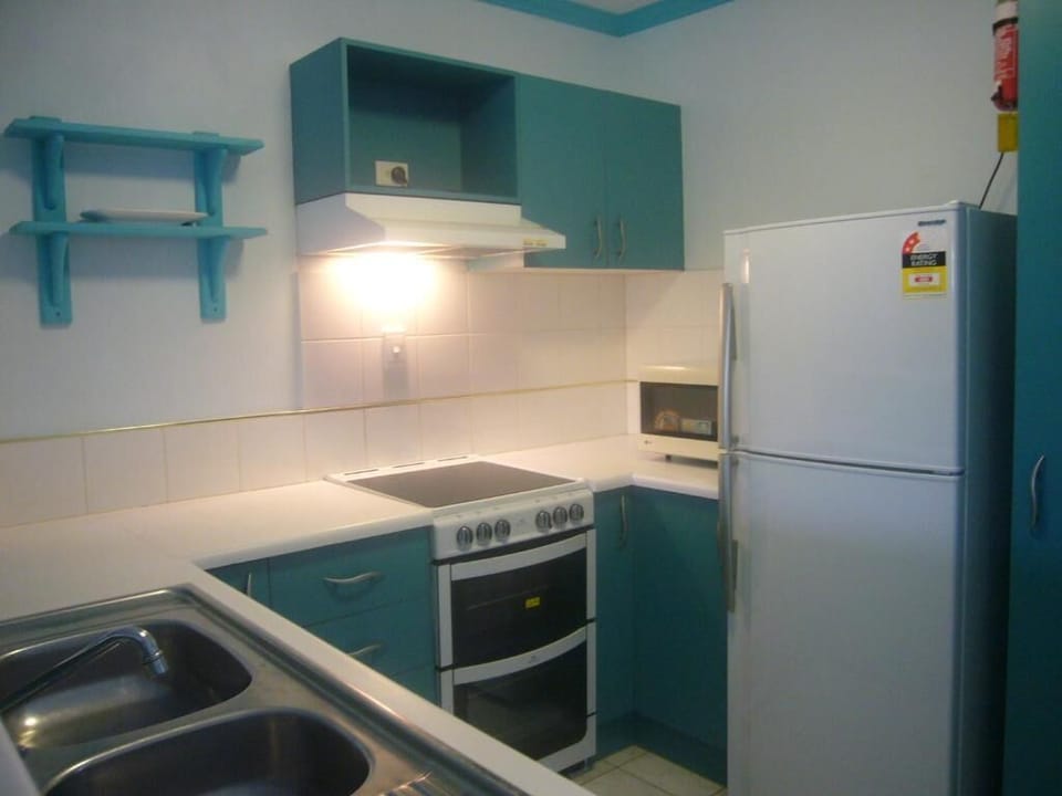 Full-size fridge, microwave, stovetop, coffee/tea maker