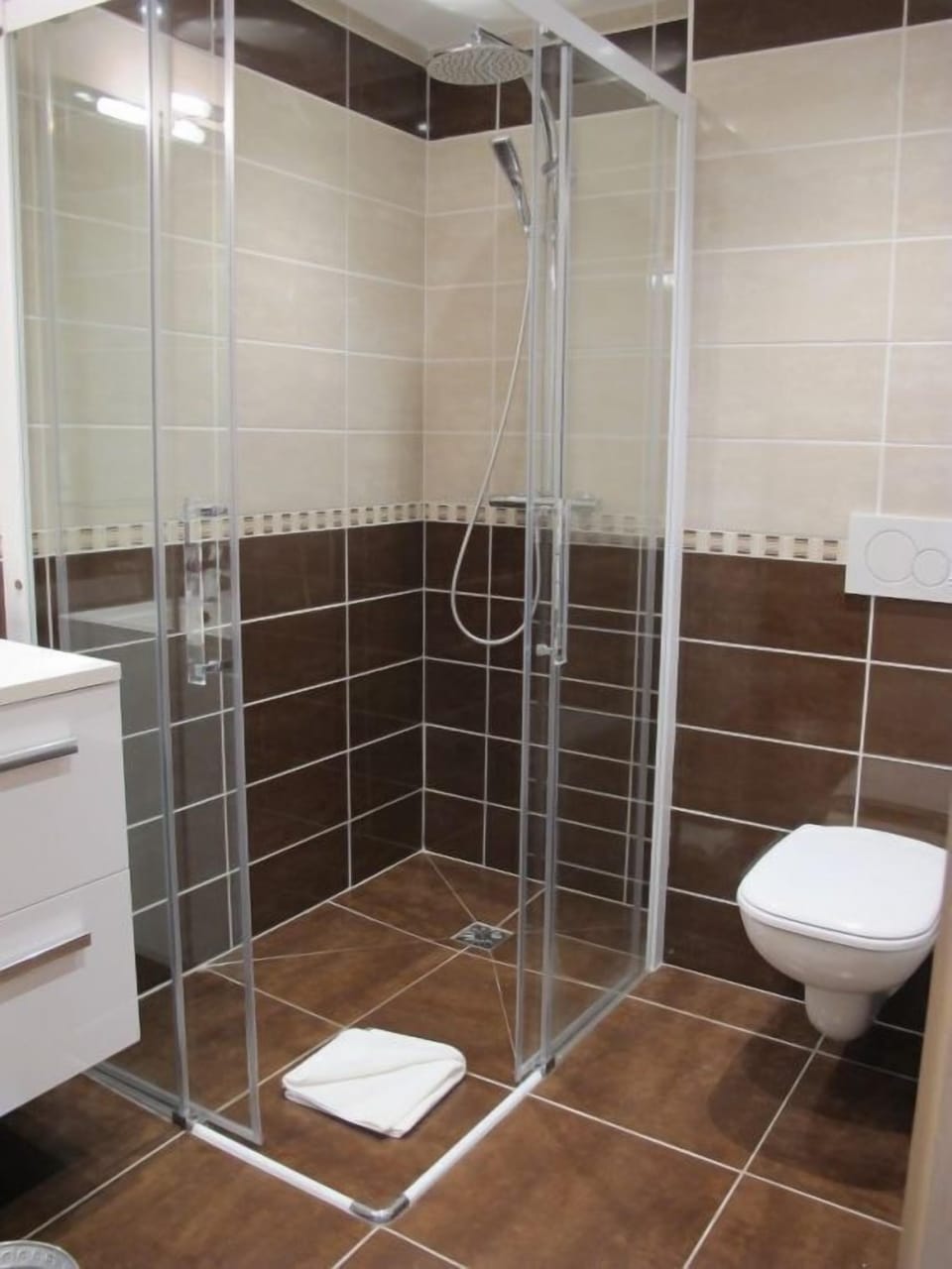 Wash up after a day of adventure! Please note photos are representative and actual unit may differ.