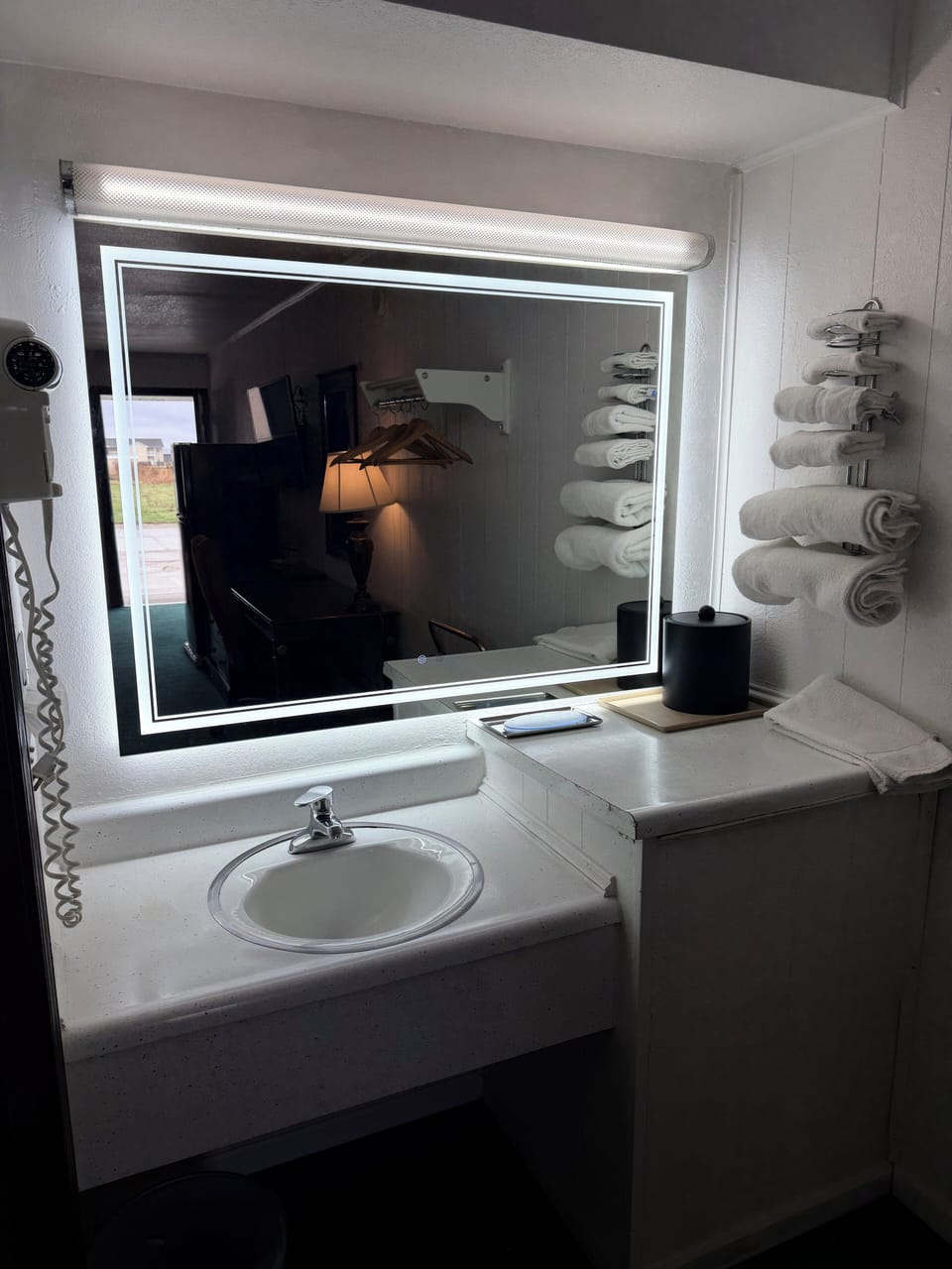 Two Queen Bed Non Smoking | Bathroom | Combined shower/tub, hair dryer, towels