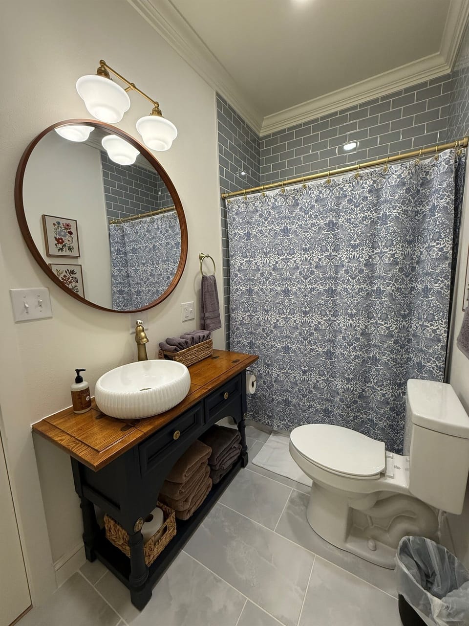 Upstairs Full Bathroom 1