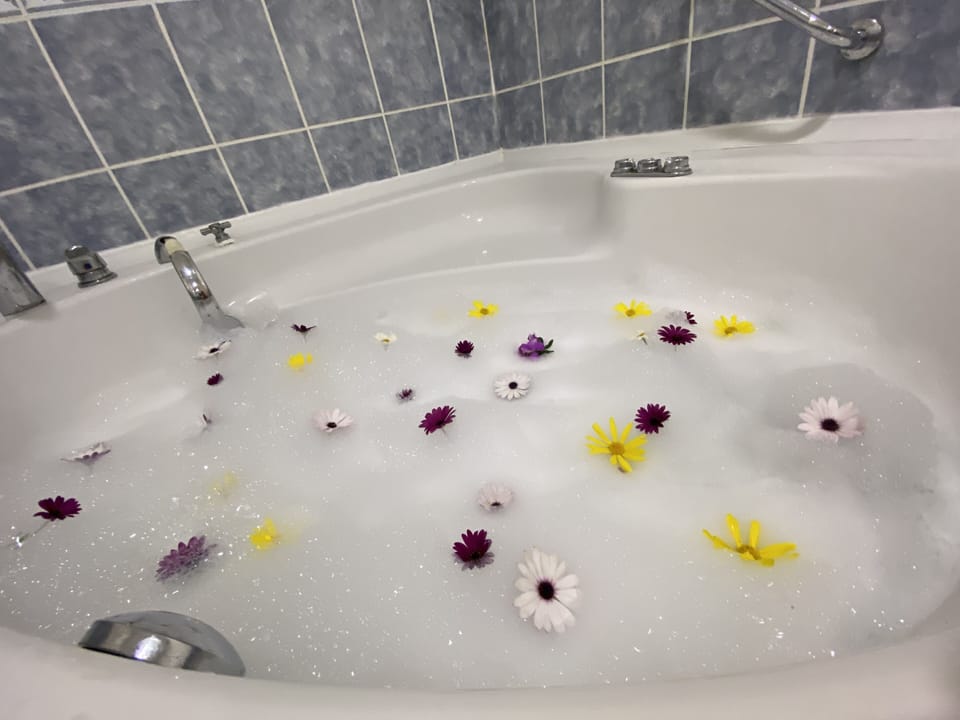 Honeymoon Suite, 1 Bedroom, City View | Jetted tub