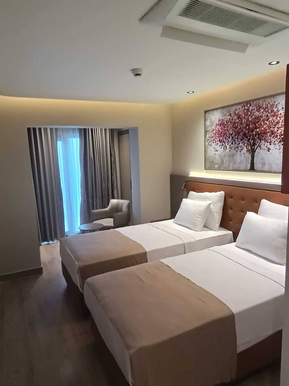Budget Room | Premium bedding, minibar, in-room safe, soundproofing