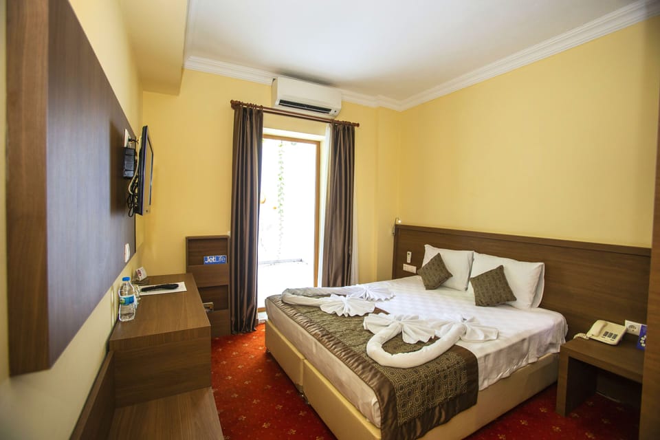 Premium bedding, minibar, in-room safe, soundproofing