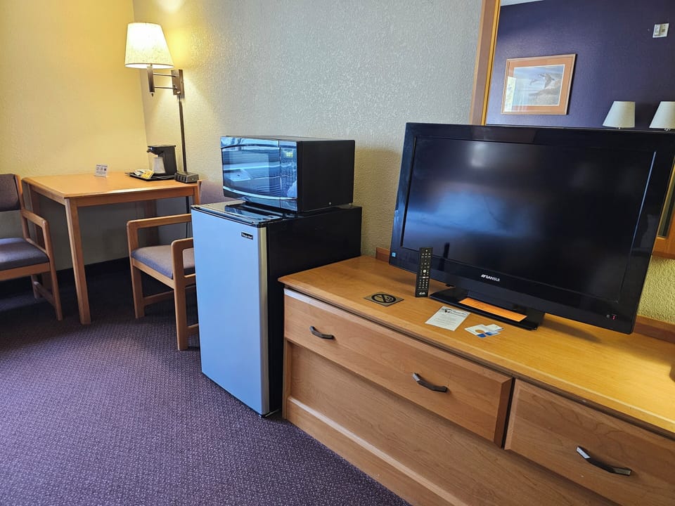 Desk, iron/ironing board, WiFi (free)