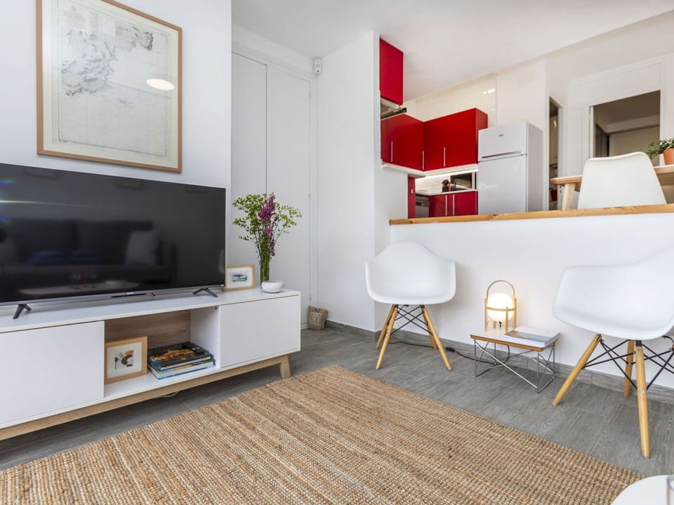 Furniture, Interior Design, Flooring, Wall, Floor, Wood, Living Room, Room, Television, Couch