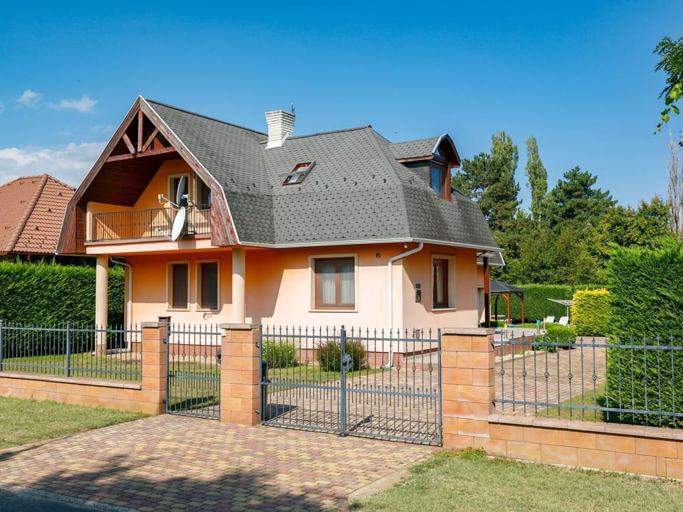 Plant, Sky, Building, Window, House, Tree, Fence, Land Lot, Grass, Residential Area