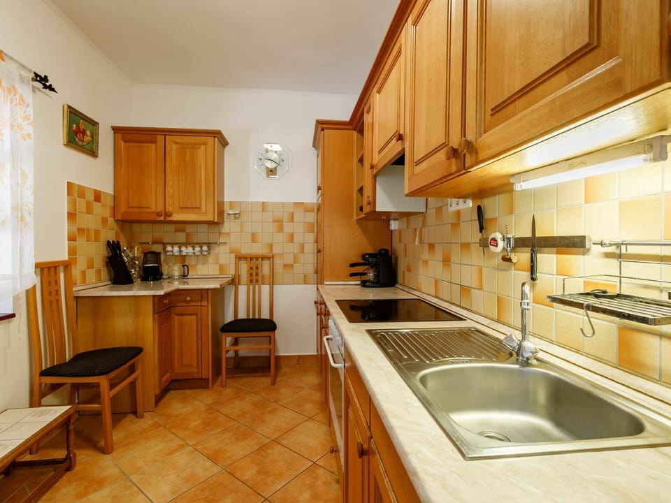 Countertop, Cabinetry, Kitchen Sink, Tap, Furniture, Property, Sink, Plumbing Fixture, Kitchen, Wood