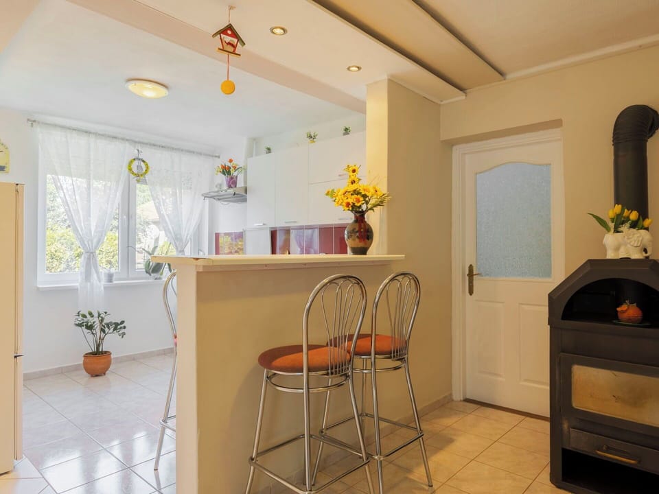 Furniture, Interior Design, Wall, Flooring, Wood, Ceiling, Floor, Lighting, Room, Light Fixture