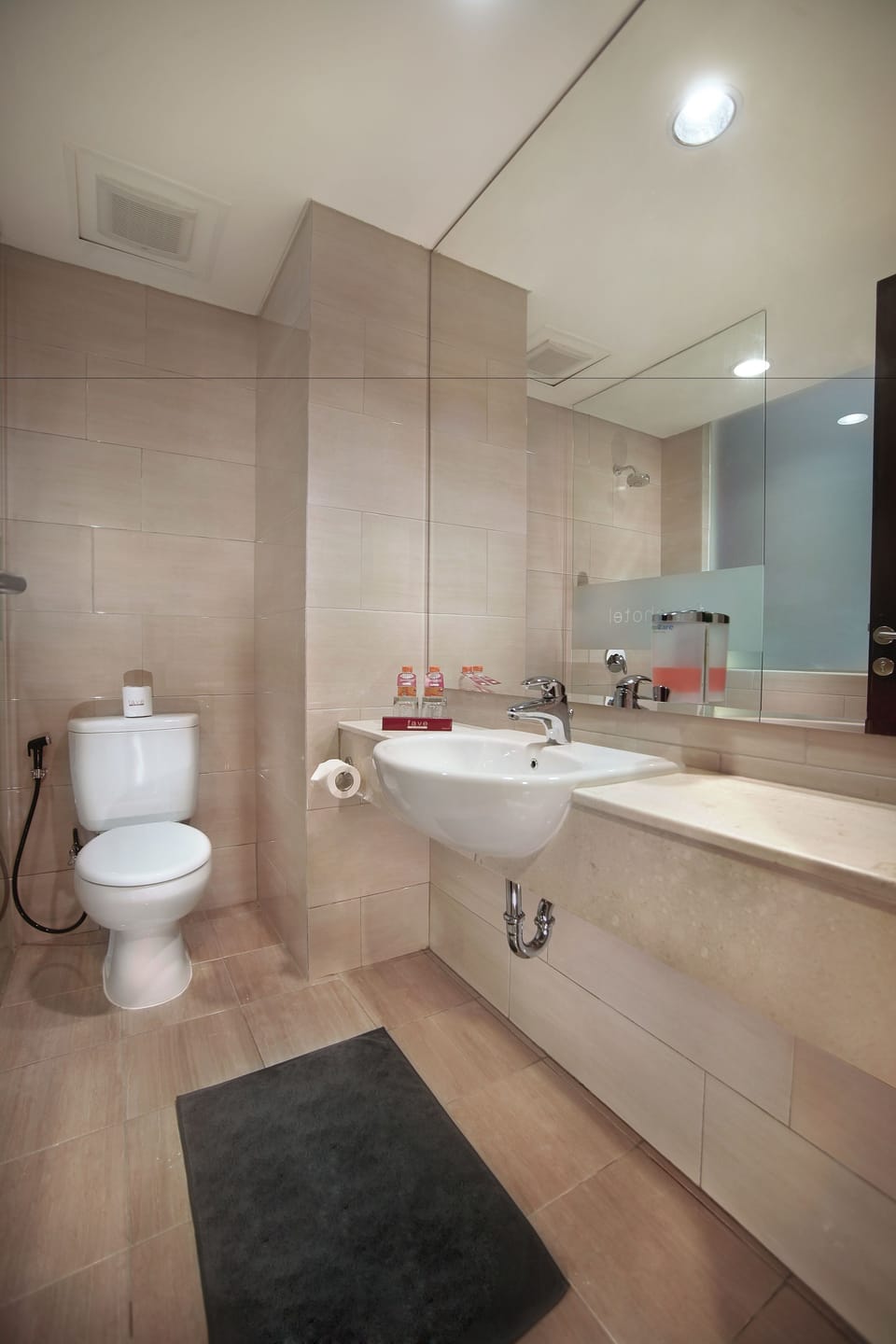 Standard Room | Bathroom | Shower, towels