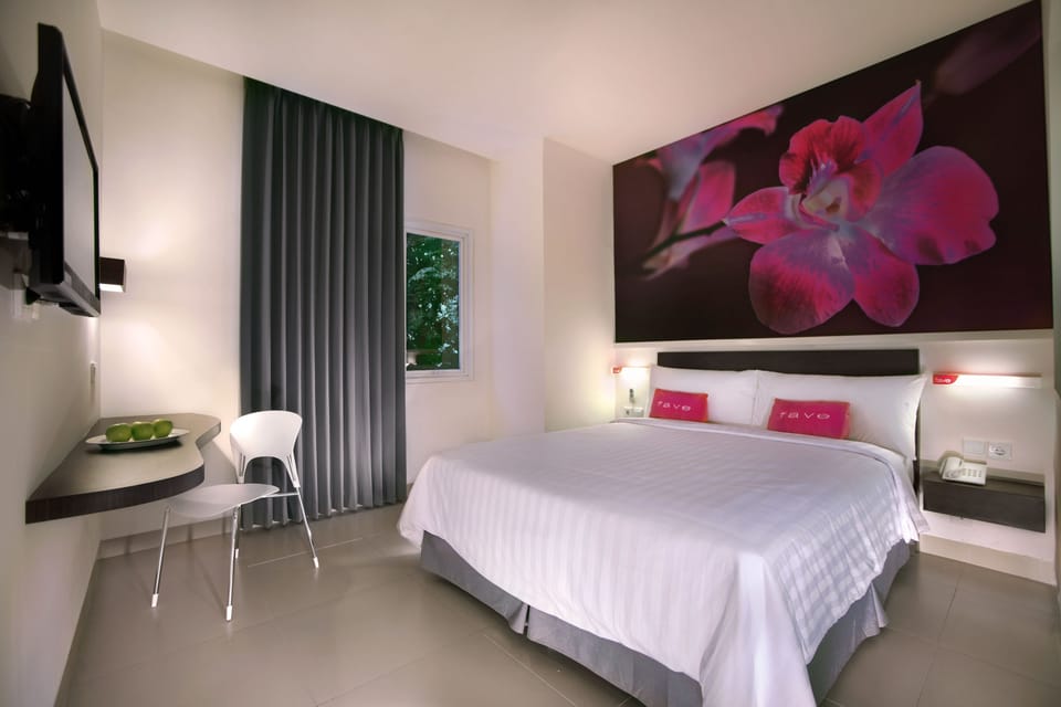 Standard Room | In-room safe, desk, free WiFi, bed sheets