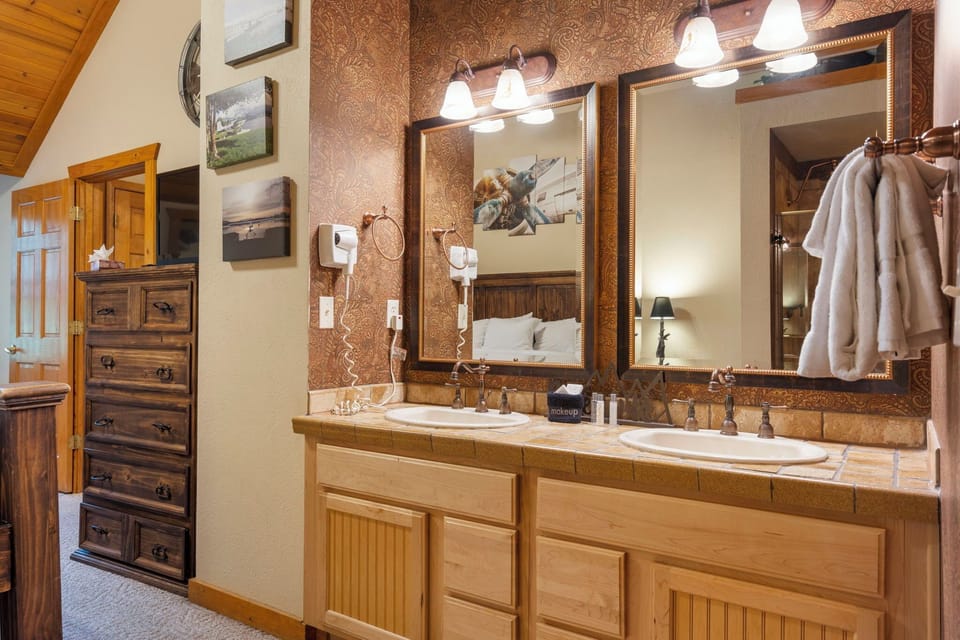 Upstairs Master Bathroom -Double Vanity