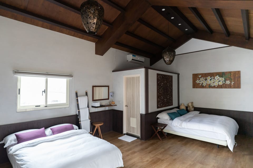 Deluxe Quadruple Room, 2 Queen Beds | Individually decorated, free WiFi